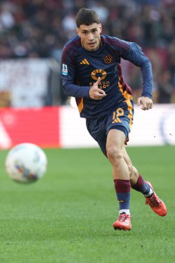 Roma, İtalya 10.11.2024: İtalya futbol şampiyonası sırasında Matias Soule of Roman Serie A Enilive 2024-2025 maçında AS Roman vs Bologna FC 1909 Roma 'daki Stadio Olimpico' da.