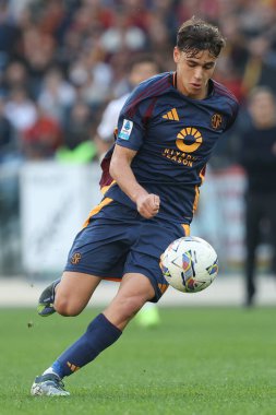 Roma, İtalya 10.11.2024: İtalya Futbol Şampiyonası sırasında Romanyalı Niccolo Pisilli Serie A Enilive 2024-2025 Maç AS Roman Bologna FC 1909 Roma 'daki Stadio Olimpico' da.