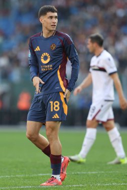 Roma, İtalya 10.11.2024: İtalya futbol şampiyonası sırasında Matias Soule of Roman Serie A Enilive 2024-2025 maçında AS Roman vs Bologna FC 1909 Roma 'daki Stadio Olimpico' da.
