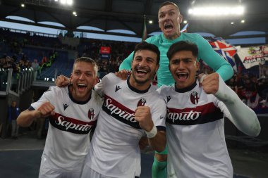 Roma, İtalya 10.11.2024: Bologna oyuncuları İtalya futbol şampiyonası sonunda zaferi kutladılar Serie A Enilive 2024-2025 maç AS Roman Bologna FC 1909 Roma 'daki Stadio Olimpico' da.