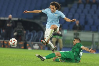 Roma, İtalya 28.11.2024: Lazio 'dan Matteo Guendouzi, 2024-2025 Uefa Avrupa Ligi' nde Ludogorets 'ten Ivayalo Chochev, 5. gün, SS Lazio' ya karşı Ludogorets Razgrad arasındaki futbol karşılaşması Roma Olimpiyat Stadyumu 'nda gerçekleşti..