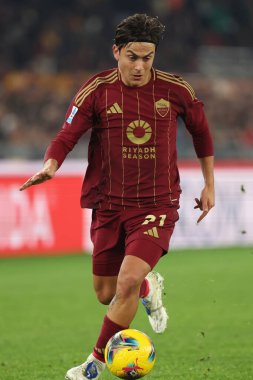 Roma, İtalya 2.12.2024: İtalyan futbol şampiyonası sırasında Paulo Dybala Serie A Enilive 2024-2025 maçında AS Roma, Atalanta Bergamasca Calcio 'ya karşı Roma' daki Stadio Olimpico 'da 2 Aralık 2024.