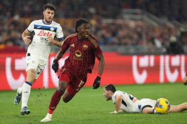 Roma, İtalya 2.12.2024: İtalyan futbol şampiyonası sırasında Roma 'dan Manu Kone Serie A Enilive 2024-2025 maçında AS Roma, Atalanta Bergamasca Calcio' ya karşı Roma 'da 2 Aralık 2024' te Stadio Olimpico 'da oynanan karşılaşma..