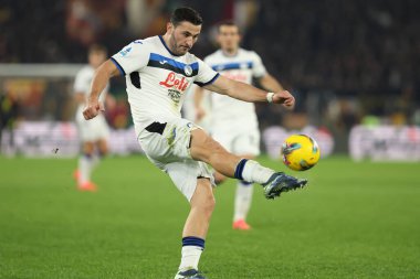 Roma, İtalya 2.12.2024: İtalyan Atalantalı Sead Kolasinac İtalya Futbol Şampiyonası Serie A Enilive 2024-2025 maçında AS Romanlar Atalanta Bergamasca Calcio 'ya karşı 2 Aralık 2024' te Roma 'da Stadio Olimpico' da oynanan karşılaşma.