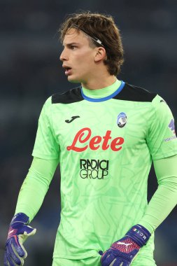 Roma, İtalya 2.12.2024: İtalyan Atalantalı Marco Carnesecchi İtalya Futbol Şampiyonası Serie A Enilive 2024-2025 maçında AS Romanlar Atalanta Bergamasca Calcio 'ya karşı 2 Aralık 2024' te Roma 'da Stadio Olimpico' da.