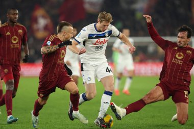 Roma, İtalya 2.12.2024: İtalyan Atalantalı Romam Marco Brescianini 'nin Angelino İtalya futbol şampiyonası sırasında Serie A Enilive 2024-2025 Roma-Atalanta Bergamasca Calcio maçında 2 Aralık 2024' te Roma 'da Stadio Olimpico' da.