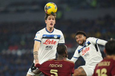 Roma, İtalya 2.12.2024: Atalanta 'dan Nicolo Zaniolo, İtalya Futbol Şampiyonası Serie A Enilive 2025 karşılaşmasında Roman Evan Ndicka Atalanta Bergamasca Calcio' ya karşı 2 Aralık 2024 'te Roma' daki Stadio Olimpico 'da oynanan karşılaşma..