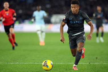 Roma, İtalya 5.12.2024: Napoli 'li David Neres İtalyan futbol karşılaşması Freccia Rossa Coppa Italia (İtalya Kupası) 2024-2025 SS Lazio ile SSC Napoli Roma' daki Olimpiyat Stadyumu 'nda karşılaştı.