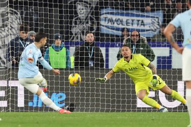 Roma, İtalya 5.12.2024: Elia Caprile İtalya 'nın Freccia Rossa Coppa Italia (İtalya Kupası) 2024-2025 SS Lazio' nun SSC Napoli 'ye karşı Roma Olimpiyat Stadyumu' nda oynadığı maçta golü kurtardı.