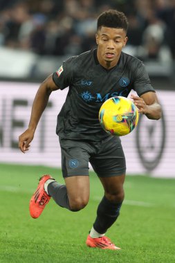 Roma, İtalya 5.12.2024: Napoli 'li David Neres İtalyan futbol karşılaşması Freccia Rossa Coppa Italia (İtalya Kupası) 2024-2025 SS Lazio ile SSC Napoli Roma' daki Olimpiyat Stadyumu 'nda karşılaştı.
