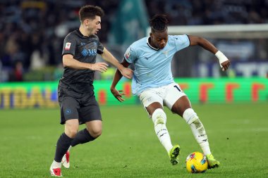 Roma, İtalya 5.12.2024: Napoli 'li Billy Gilmour, İtalyan futbolcu Tijjani Noslin Freccia Rossa Coppa Italia (İtalya Kupası) 2024-2025 SS Lazio Roma' daki Olimpiyat stadyumunda SSC Napoli 'ye karşı.