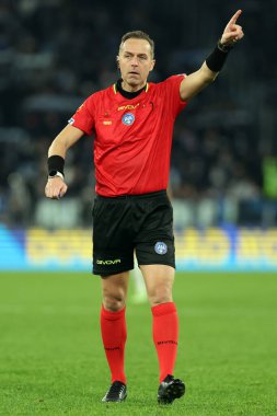 Roma, İtalya 5.12.2024: İtalyan futbol karşılaşmasında hakem Pairetto Freccia Rossa Coppa Italia (İtalya Kupası) 2024-2025 SS Lazio SSC Napoli 'ye karşı Roma Olimpiyat Stadyumu' nda.