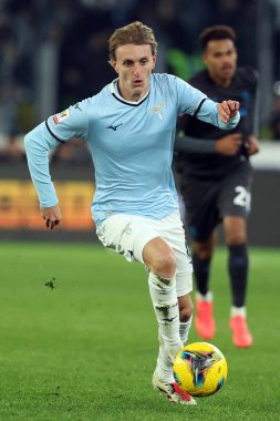 Roma, İtalya 5.12.2024: İtalyan Freccia Rossa Coppa Italia (İtalya Kupası) 2024-2025 SS Lazio ile SSC Napoli Roma 'daki Olimpiyat stadyumunda oynanan karşılaşmada Lazio' lu Nicolo Rovella.