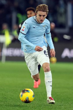 Roma, İtalya 5.12.2024: İtalyan Freccia Rossa Coppa Italia (İtalya Kupası) 2024-2025 SS Lazio ile SSC Napoli Roma 'daki Olimpiyat stadyumunda oynanan karşılaşmada Lazio' lu Nicolo Rovella.