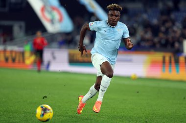 Roma, İtalya 5.12.2024: Lazio 'dan Fisayo Dele-Bashiru İtalyan futbol karşılaşmasında Freccia Rossa Coppa Italia (İtalya Kupası) 2024-2025 SS Lazio Roma' daki Olimpiyat stadyumunda SSC Napoli 'ye karşı.