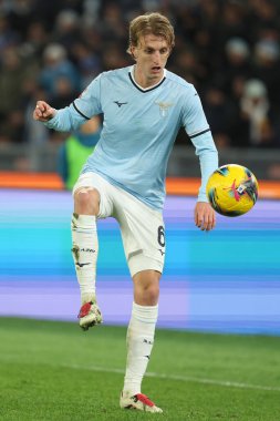 Roma, İtalya 5.12.2024: İtalyan Freccia Rossa Coppa Italia (İtalya Kupası) 2024-2025 SS Lazio ile SSC Napoli Roma 'daki Olimpiyat stadyumunda oynanan karşılaşmada Lazio' lu Nicolo Rovella.