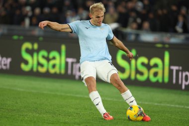 Roma, İtalya 5.12.2024: İtalyan futbolcu Gustav Isaksen İtalyan futbol karşılaşmasında Freccia Rossa Coppa Italia (İtalya Kupası) 2024-2025 SS Lazio ile SSC Napoli Roma Olimpiyat Stadyumu 'nda karşı karşıya.