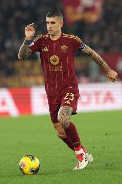 Roma, İtalya 7.12.2024: İtalyan futbol şampiyonluğu sırasında Roma 'dan Gianluca Mancini İtalya' dan Serie A Enilive 2024-2025 maçında AS Romanlar Roma 'daki Stadio Olimpico' da ABD Lecce 'ye karşı.