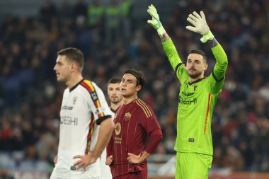 Roma, İtalya 7.12.2024: Romanlardan Paulo Dybala, İtalya futbol şampiyonasında Lecce 'den Wladimiro Falcone Serie A Enilive 2024-2025 Roma-ABD Lecce' ye karşı Roma Stadyumu Olimpico maçında.