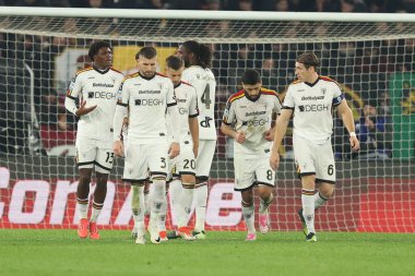 Roma, İtalya 7.12.2024: Lecce 'li Nikola Krstoviç golü attı ve İtalya futbol şampiyonası Serie A Enilive 2024-2025 maçında Roma' daki Stadio Olimpico 'da AS Roma-ABD Lecce maçında takımla birlikte kutladı..