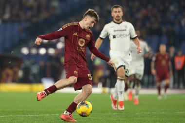 Roma, İtalya 7.12.2024: İtalyan futbolcu Alexis Saelemaekers İtalya Futbol Şampiyonası Serie A Enilive 2024-2025 maçında AS Romanlar ABD Lecce 'ye karşı Roma' da Stadio Olimpico 'da.