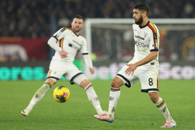 Roma, İtalya 7.12.2024: İtalya Futbol Şampiyonası sırasında Lecce 'li Hamza Rafia Serie A Enilive 2024-2025 Roma' daki Stadio Olimpico 'da AS Romanlar ABD Lecce' ye karşı.