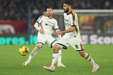 Roma, İtalya 7.12.2024: İtalya Futbol Şampiyonası sırasında Lecce 'li Hamza Rafia Serie A Enilive 2024-2025 Roma' daki Stadio Olimpico 'da AS Romanlar ABD Lecce' ye karşı.