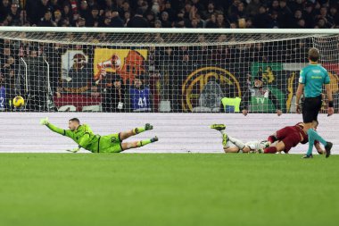 Roma, İtalya 7.12.2024: Romanyalı Gianluca Mancini İtalya futbol şampiyonası Serie A Enilive 2024-2025 maçında Roma 'daki Stadio Olimpico' da ABD 'li Lecce' ye karşı AS Enilive 2025 karşılaşmasında golü attı ve takımla birlikte kutladı..