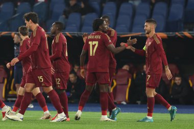 Roma, İtalya 12.12.2024: Romanyalı Lorenzo Pellegrini golü attı ve Uefa Avrupa Ligi 2024-2025, 6. gün, Roma 'daki Olimpiyat Stadyumu' nda AS Roman SC Braga 'ya karşı oynanan futbol karşılaşmasında takımla birlikte kutladı..