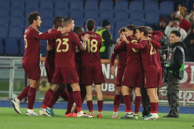 Roma, İtalya 12.12.2024: Romanyalı Lorenzo Pellegrini golü attı ve Uefa Avrupa Ligi 2024-2025, 6. gün, Roma 'daki Olimpiyat Stadyumu' nda AS Roman SC Braga 'ya karşı oynanan futbol karşılaşmasında takımla birlikte kutladı..