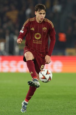 Roma, İtalya 12.12.2024: Uefa Avrupa Ligi 2024-2025, 6. gün Roma 'daki Olimpiyat Stadyumu' nda AS Romanlar SC Braga 'ya karşı oynanan futbol karşılaşması sırasında Romanlardan Niccolo Pisilli.