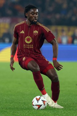 Roma, İtalya 12.12.2024: Uefa Avrupa Ligi 2024-2025, 6. gün Roma 'daki Olimpiyat Stadyumu' nda AS Romanlar SC Braga 'ya karşı oynanan futbol karşılaşması sırasında Romanlardan Manu Kone.