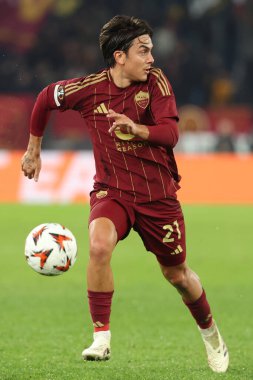 Roma, İtalya 12.12.2024: Uefa Avrupa Ligi 2024-2025, 6. gün Roma 'daki Olimpiyat Stadyumu' nda AS Romanlar SC Braga 'ya karşı oynanan futbol karşılaşması sırasında Romanlardan Paulo Dybala.