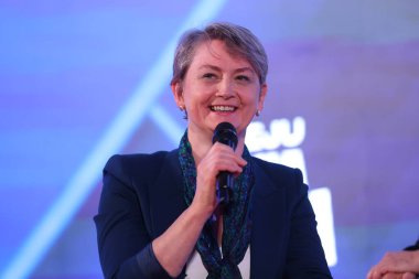Roma, İtalya 14.12.2024: Yvette Cooper (İngiltere İçişleri Bakanı), iktidar partisi Fratelli D 'Italia' nın Roma 'daki Circo Massimo' da düzenlediği Atreju 2024 adlı siyasi etkinlikte