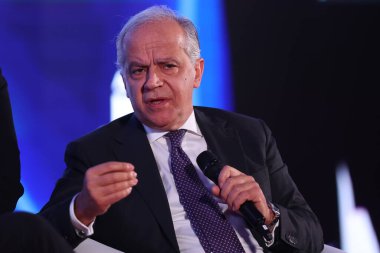 Roma, İtalya 14.12.2024: İtalyan içişleri bakanı Matteo Piantedosi, iktidar partisi Fratelli D 'Italia' nın Roma 'daki Circo Massimo' da düzenlediği siyasi etkinlik sırasında konuştu.