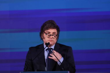 Roma, İtalya 14.12.2024: Arjantin başkanı Javier Milei, iktidar partisi Fratelli D 'Italia' nın Roma 'daki Circo Massimo' da düzenlediği siyasi etkinlik sırasında konuştu.