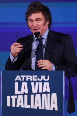 Roma, İtalya 14.12.2024: Arjantin başkanı Javier Milei, iktidar partisi Fratelli D 'Italia' nın Roma 'daki Circo Massimo' da düzenlediği siyasi etkinlik sırasında konuştu.