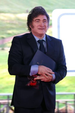 Roma, İtalya 14.12.2024: Arjantin başkanı Javier Milei, iktidar partisi Fratelli D 'Italia' nın Roma 'daki Circo Massimo' da düzenlediği siyasi etkinlik sırasında konuştu.