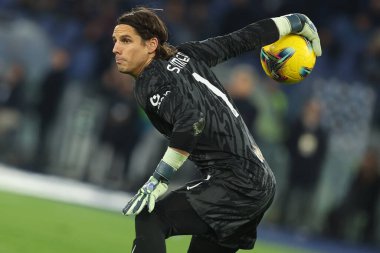 Roma, İtalya 16.12.2024: İtalya Futbol Şampiyonası sırasında İtalya 'dan Yann Sommer Serie A Enilive 2024-2025 Maçı sırasında Roma' daki Stadio Olimpico 'da SS Lazio FC Internazionale' ye karşı 