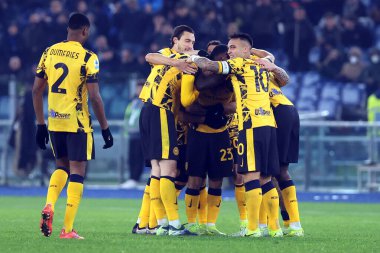 Roma, İtalya 16.12.2024: İtalya 'dan Nicolo Barella gol attı ve İtalya futbol şampiyonası Serie A Enilive 2024-2025 karşılaşmasında Roma' daki Stadio Olimpico 'da SS Lazio' ya karşı FC Internazionale maçında takımla birlikte kutladı. 