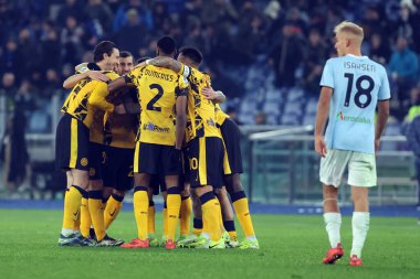 Roma, İtalya 16.12.2024: İtalya 'dan Nicolo Barella gol attı ve İtalya futbol şampiyonası Serie A Enilive 2024-2025 karşılaşmasında Roma' daki Stadio Olimpico 'da SS Lazio' ya karşı FC Internazionale maçında takımla birlikte kutladı. 