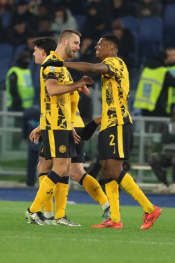 Roma, İtalya 16.12.2024: İtalya 'dan Denzel Dumfries gol attı ve İtalya futbol şampiyonası Serie A Enilive 2024-2025 karşılaşmasında Roma' daki Stadio Olimpico 'da SS Lazio' ya karşı FC Internazionale maçında takımla birlikte kutladı. 