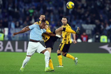 Roma, İtalya 16.12.2024: Inter 'den Matteo Darmian, Lazio' dan Tijjani Noslin İtalya futbol şampiyonası sırasında Serie A Enilive 2024-2025 karşılaşmasında SS Lazio, Roma 'daki Stadio Olimpico' da FC Internazionale 'ye karşı. 