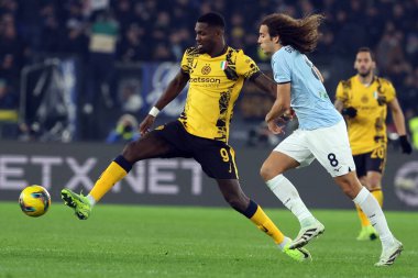 Roma, İtalya 16.12.2024: Inter 'den Marcus Thuram, Lazio' dan Matteo Guendouzi İtalya futbol şampiyonası Serie A Enilive 2024-2025 karşılaşmasında Roma 'daki Stadio Olimpico' da SS Lazio 'ya karşı FC Internazionale 