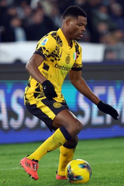 Roma, İtalya 16.12.2024: İtalya Futbol Şampiyonası sırasındaki Denzel Dumfries Serie A Enilive 2024-2025 karşılaşması sırasında Roma 'daki Stadio Olimpico' da SS Lazio FC Internazionale 'ye karşı. 