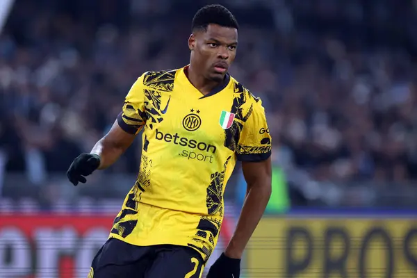 Roma, İtalya 16.12.2024: İtalya Futbol Şampiyonası sırasındaki Denzel Dumfries Serie A Enilive 2024-2025 karşılaşması sırasında Roma 'daki Stadio Olimpico' da SS Lazio FC Internazionale 'ye karşı. 