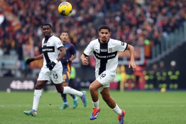 Roma, İtalya 22.12.2024: İtalya Futbol Şampiyonası sırasında Parma 'dan Simon Sohm Serie A Enilive 2024-2025 Roma-Parma Calcio maçında Roma' da Stadio Olimpico 'da.