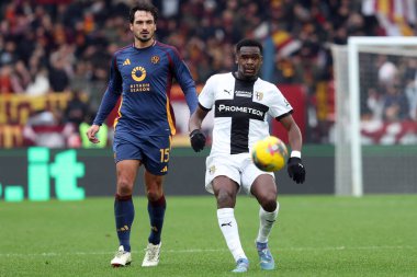 Roma, İtalya 22.12.2024: Roma Mats Hummels of Roma, Parma Bonny İtalya futbol şampiyonasında Serie A Enilive 2024-2025 Roma-Parma Calcio maçında Roma 'daki Stadio Olimpico' da AS-Parma Calcio karşılaşması.