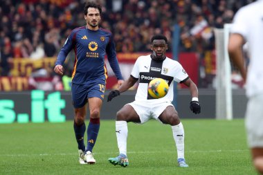 Roma, İtalya 22.12.2024: Roma Mats Hummels of Roma, Parma Bonny İtalya futbol şampiyonasında Serie A Enilive 2024-2025 Roma-Parma Calcio maçında Roma 'daki Stadio Olimpico' da AS-Parma Calcio karşılaşması.