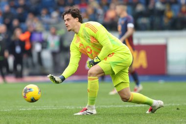 Roma, İtalya 22.12.2024: İtalya futbol şampiyonluğu sırasında Roma 'nın Mil Svilar' ı Serie A Enilive 2024-2025 maçında AS Romanlar Parma Calcio 'ya karşı Roma' daki Stadio Olimpico 'da.